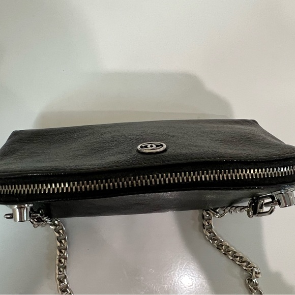 Chanel CC crossbody zip clutch - Picture 5 of 15